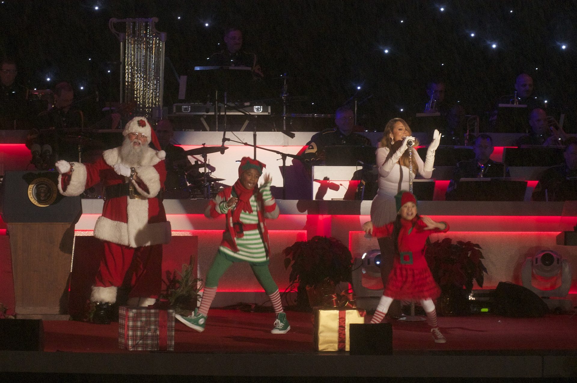 Mariah Carey Teases New Christmas Song Edmtunes 