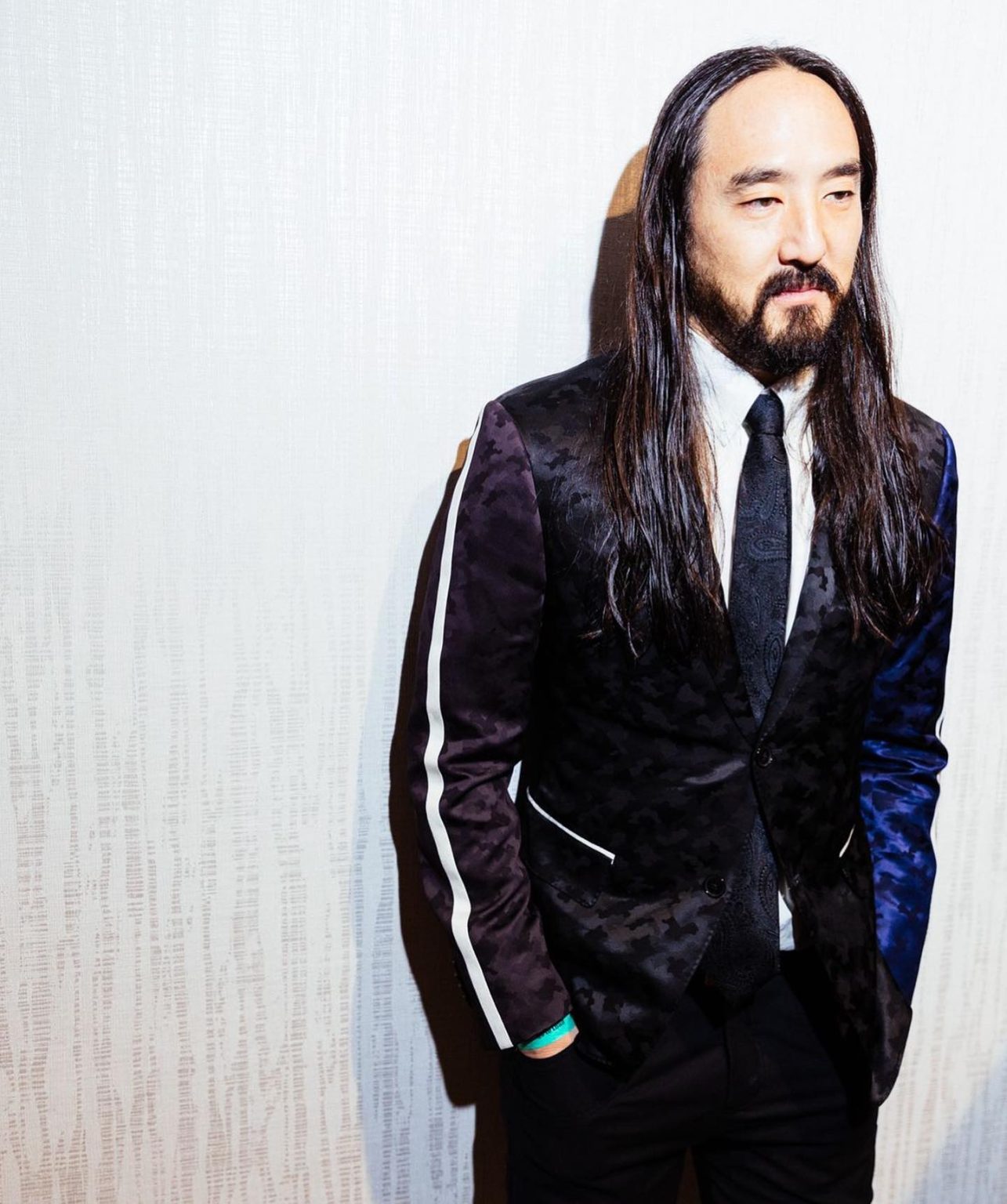 Steve Aoki Loads Up with Captain Price in New MW2 Trailer - EDMTunes