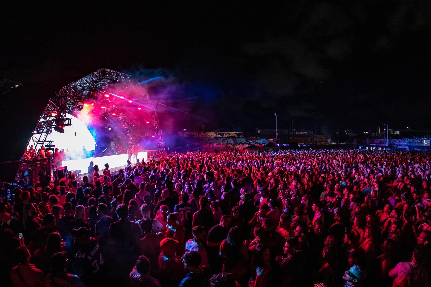 Lightning, fire and lasers: League of Legends championship brings massive,  international crowd to S.F.