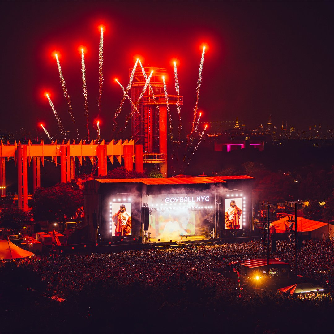 Excited Crowd at Deftones Concert - 2025 Tour