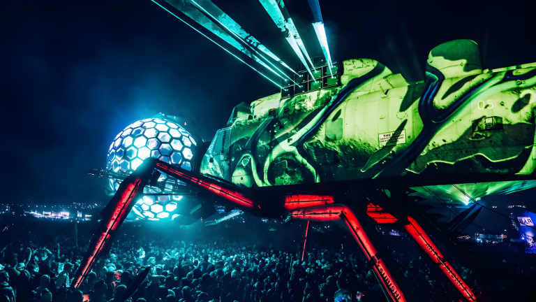 [WATCH] Glastonbury Festival Swaps Spider Stage For Brand New Dragonfly